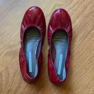 Vera Wang Lillian-Claret Patent ballet slippers (size 5.5)